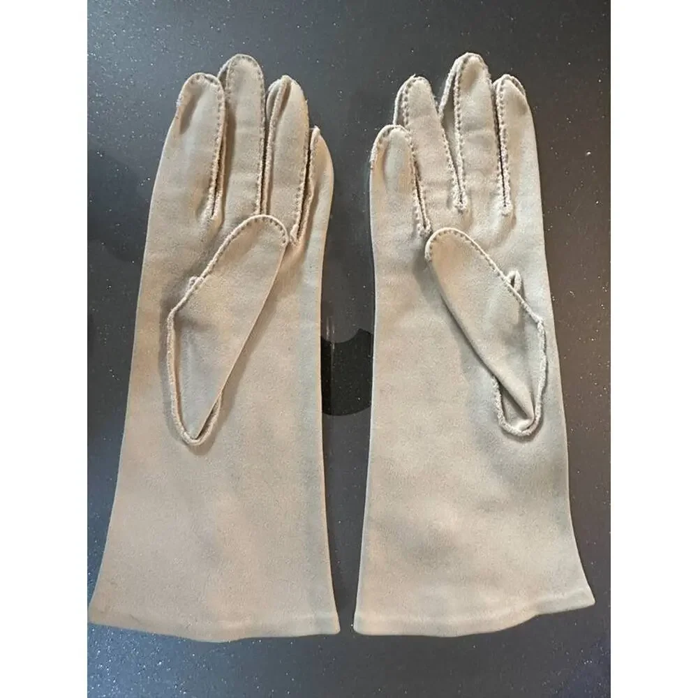 Vintage Grandoe Ladies Gloves w/ Small Pearls - size 6 1/2